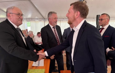 Transferraum Heimat in Knappenrode eingeweiht - Egon Primas mit Sachsens Ministerpräsident Michael Kretschmer