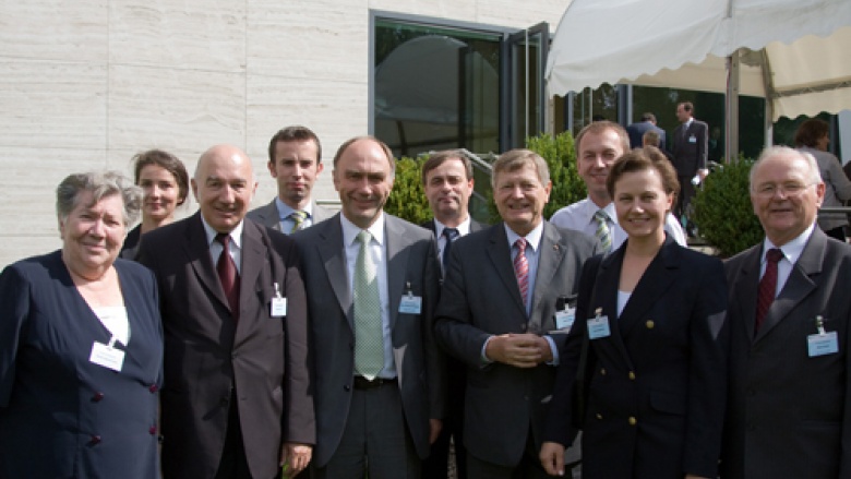 Angehörige der deutschen Minderheit mit dem Aussiedlerbeauftragten der Bundesregierung, Dr. Christoph Bergner und dem Bundesvorsitzenden der OMV, Helmut Sauer Angehörige der deutschen Minderheit mit dem Aussiedlerbeauftragten der Bundesregierung, Dr. Christoph Bergner und dem Bundesvorsitzenden der OMV, Helmut Sauer