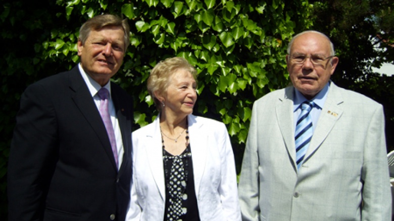 Sauer dankte Niebuhr (80)