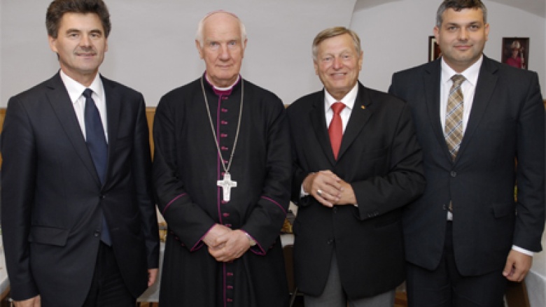 Landrat Roman Fester, Bischof Prof. Dr. Ignacy Dec, Helmut Sauer, Bürgermeister Marek Orzeszek (v.l.n.r.)