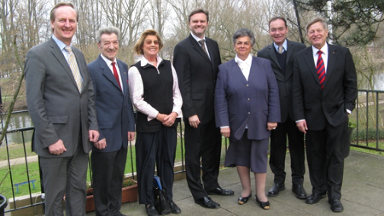 Rudolf Götz MdL, Dr. Dieter Radau, Evamaria Lellek, Innenminister Uwe Schünemann MdL,  Helge Kahnert, Oliver Dix und Helmut Sauer (v.l.n.r.) 