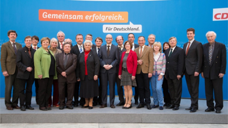 Der OMV-Bundesvorstand mit dem CDU-Generalsekretär Dr. Peter Tauber MdB. Der OMV-Bundesvorstand mit dem CDU-Generalsekretär Dr. Peter Tauber MdB.