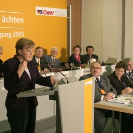 Grußwort von Dr. Angela Merkel an die Delegierten Grußwort von Dr. Angela Merkel an die Delegierten