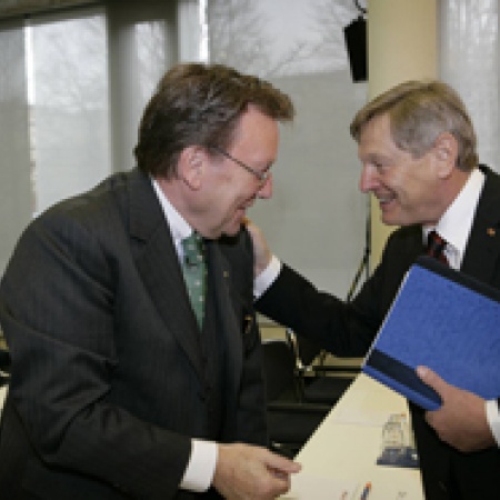 Helmut Sauer im Gespräch mit Manfred von Richthofen Helmut Sauer im Gespräch mit Manfred von Richthofen