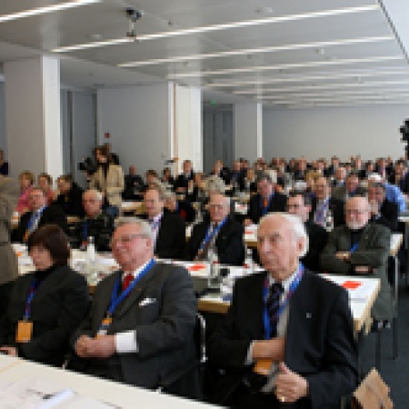 Die Delegierten und Gäste verfolgten aufmerksam die Rede des Generalsekretärs Die Delegierten und Gäste verfolgten aufmerksam die Rede des Generalsekretärs