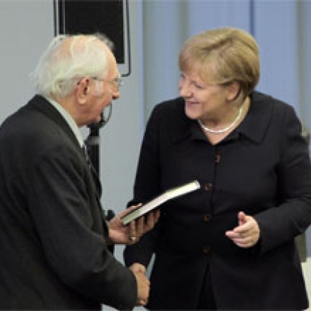 Angela Merkel gratuliert Dr. Sieghard Rost zum 90. Geburtstag