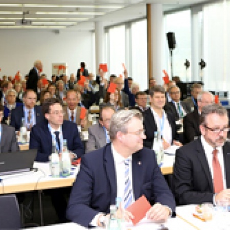 Delegierte beim Abstimmen