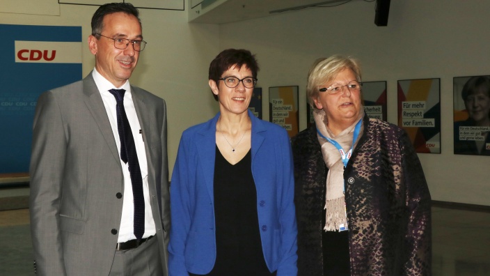 Annegret Kramp-Karrenbauer mit Schatzmeisterin Iris Ripsam und stellv. Bundesvorsitzenden Christoph Zalder