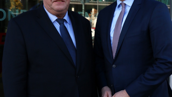Egon Primas mit Jens Spahn vorm Konrad-Adenauer-Haus