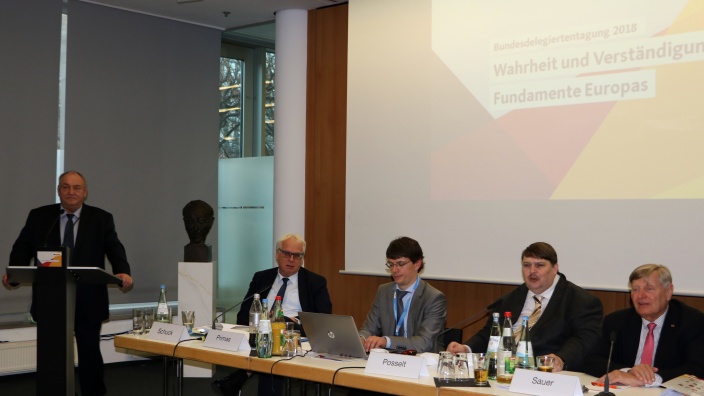 Podium mit Bernd Posselt 