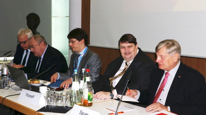 Podium mit Bernd Posselt 