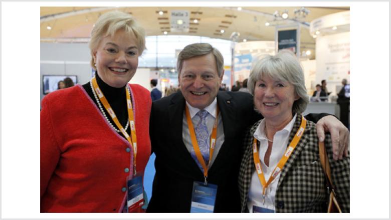  (v.l.n.r.): die Präsidentin des BdV Erika Steinbach MdB, der Bundesvorsitzende der OMV Helmut Sauer (Salzgitter) und OMV-Bundesvorstandsmitglied Gudrun Osterburg MdL
