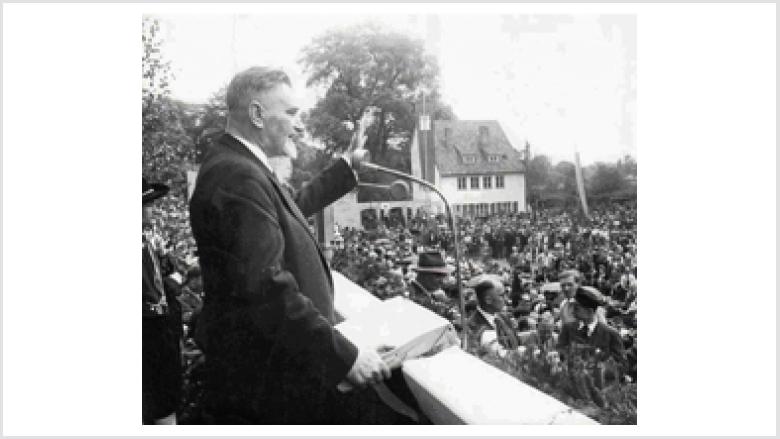 Am 26. Januar 2010 jährt sich zum 50. Mal der Todestag Hans Luka­scheks - er ruht auf dem Hauptfriedhof (Caritas) in Freiburg - und bietet Anlass, diesem großen, katholischen, ober­schlesischen Patrioten und Europäer in Dankbarkeit zu gedenken.