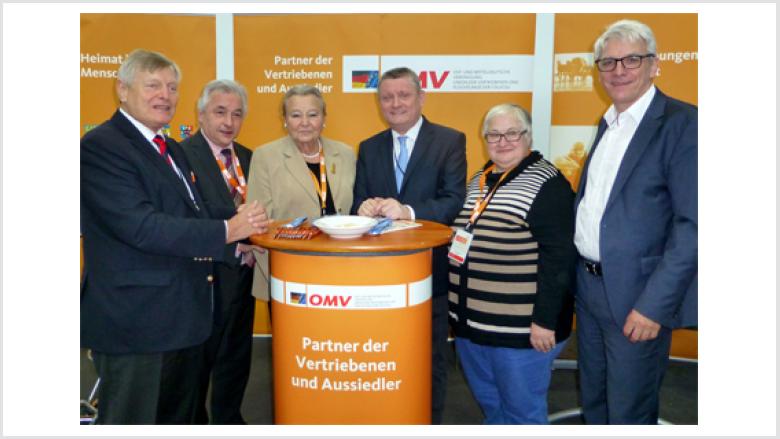 v.l. Helmut Sauer, Volker Mosblech MdB, Bärbel Häring, Hermann Gröhe MdB, Waltraud Illner und Klaus Hoffmann