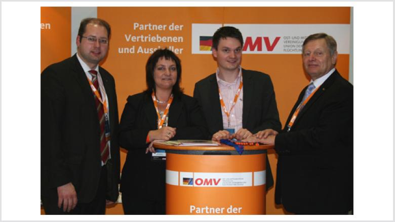 (v.l.n.r. JU-Landesschatzmeister Niedersachsen Andreas Weber, Mitarbeiterin der OMV-Bundesgeschäftsstelle Iris Schumann, JU-Landesvorsitzender Braunschweig Claas Merfort und Helmut Sauer (Salzgitter)