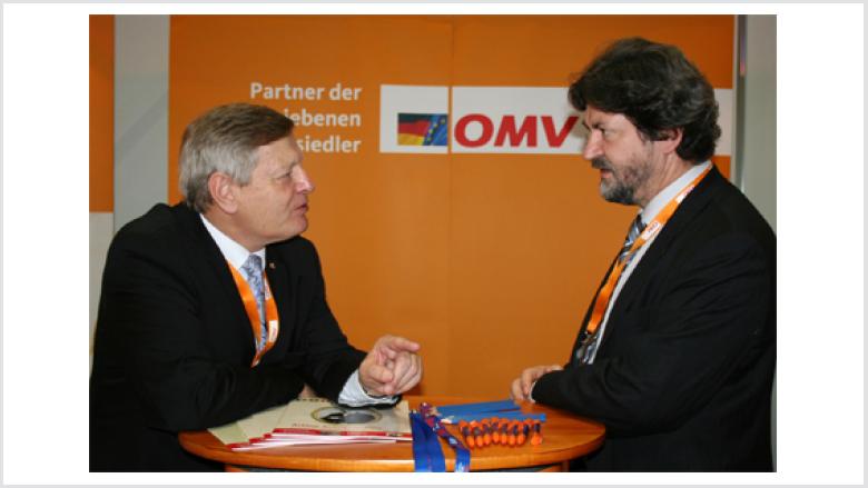 Helmut Sauer im Gespräch mit dem in Oppeln gebürtigen Berliner Europaabgeordneten Joachim Zeller MdEP.