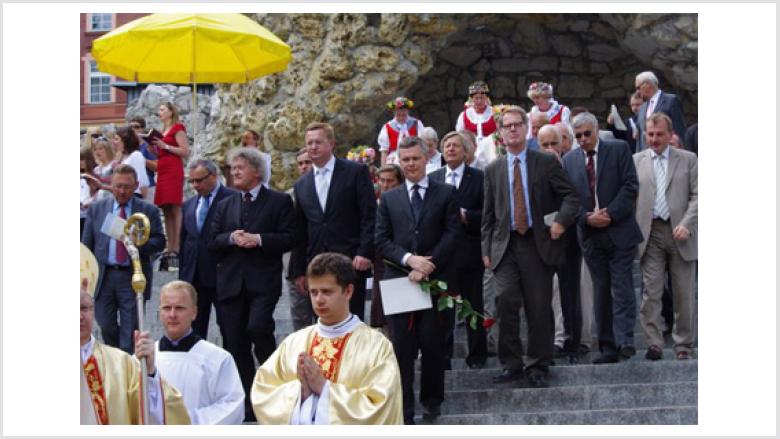 Vorne links: Bischof Prof. Dr. Czaja, 2.Reihe v.l.n.r.: Ryszard Galla, Josef Sebesta, Henrik Siedlaczek, Ryszard Wilczynski, Tomasz Siemoniak, Helmut Sauer, Bernhard Brasack, Peter Eck und Leonard Malcharczyk.